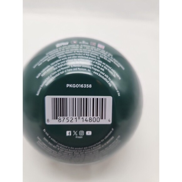 2025 Topps Holiday Baseball Collector’s Tin (59 Cards) | MLB Factory Sealed - Picture 5 of 8